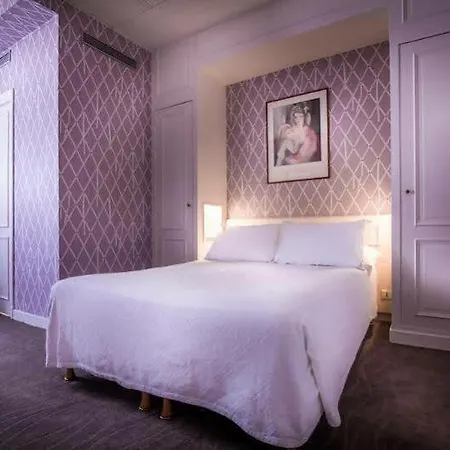 Royal Opera Hotel 3*