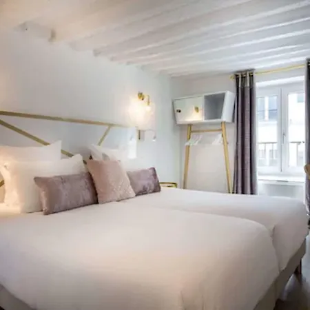 Royal Opera Hotel 3*