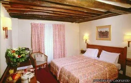 Royal Opéra Hotel 3*